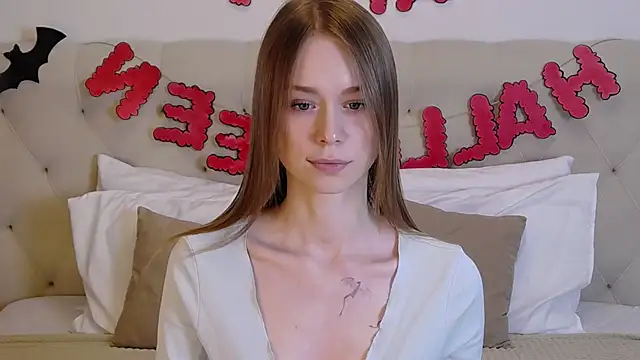 KarolinaConner online show from October 27, 2025, 4:02 am