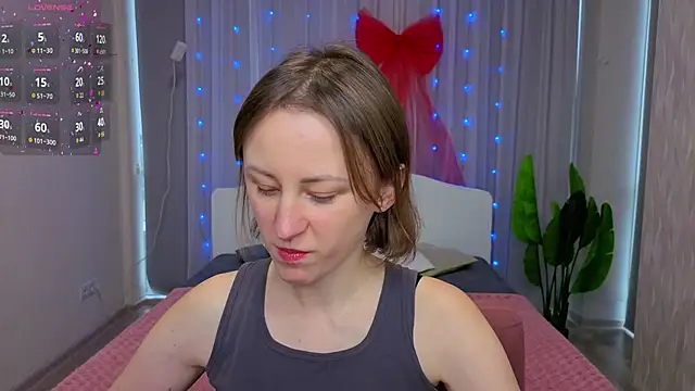 LuluChiiii online show from December 14, 2025, 11:16 am