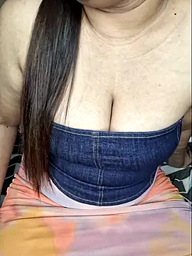 Snapshot of linishal chatting on February 26, 2026, 5:46 pm linishal online show from February 26, 2026, 5:46 pm