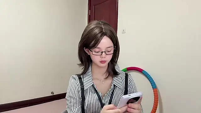 Snapshot of Nicole-13 chatting on April 14, 2026, 2:33 pm Nicole-13 online show from April 14, 2026, 2:33 pm