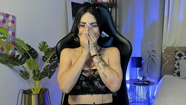 Snapshot of Perfect_design_ chatting on November 5, 2025, 2:20 pm Perfect design online show from November 5, 2025, 2:20 pm