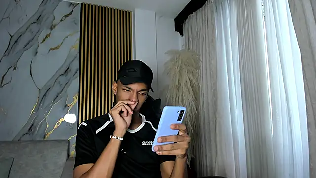 JulienSaint online show from November 26, 2025, 12:05 pm