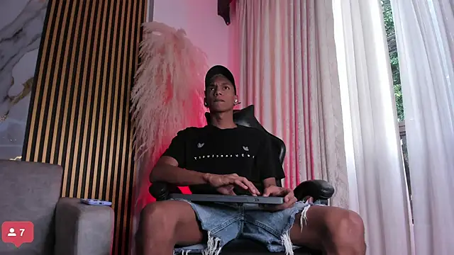 JulienSaint online show from October 31, 2025, 12:24 pm