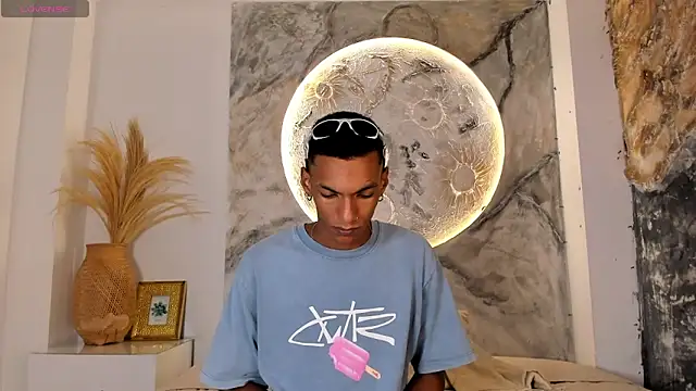 JulienSaint online show from April 14, 2026, 11:37 am