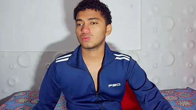 felipecams123 online show from January 7, 2026, 10:15 pm