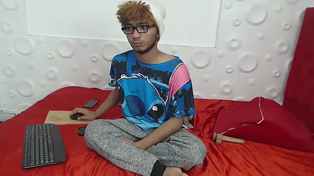 felipecams123 online show from November 4, 2025, 2:26 am