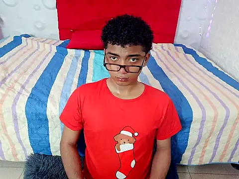 felipecams123 online show from February 10, 2026, 11:04 pm