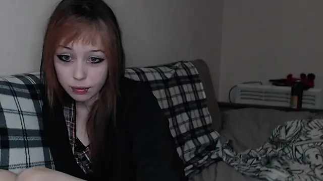 Snapshot of _LUCY_LAVE chatting on October 1, 2025, 5:28 pm LUCY LAVE online show from October 1, 2025, 5:28 pm