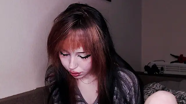 Snapshot of _LUCY_LAVE chatting on September 24, 2025, 10:27 pm LUCY LAVE online show from September 24, 2025, 10:27 pm