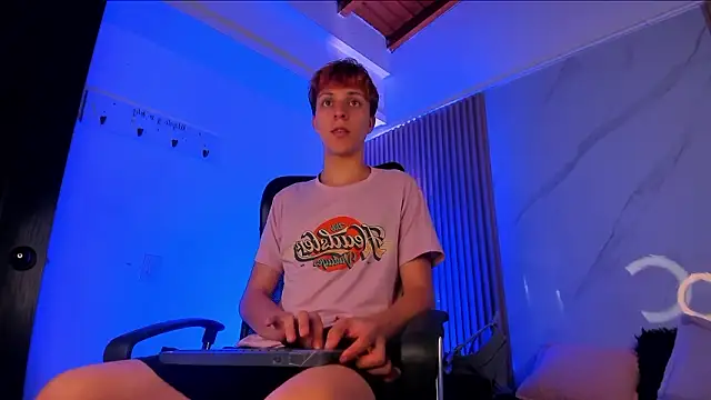 Snapshot of IM_DAREN chatting on March 13, 2026, 3:33 am IM DAREN online show from March 13, 2026, 3:33 am