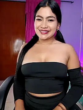 Snapshot of LunaaRosse chatting on October 3, 2025, 2:26 am LunaaRosse online show from October 3, 2025, 2:26 am