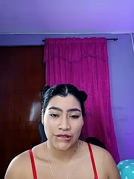 Snapshot of LunaaRosse chatting on October 1, 2025, 2:27 am LunaaRosse online show from October 1, 2025, 2:27 am