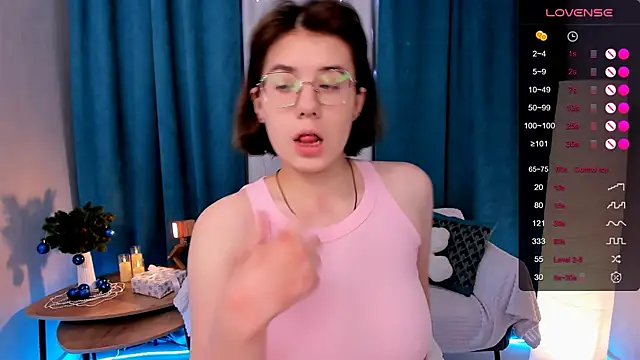 BellaCaress online show from December 16, 2025, 2:49 am