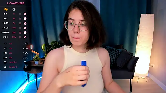 BellaCaress online show from September 16, 2025, 2:45 am