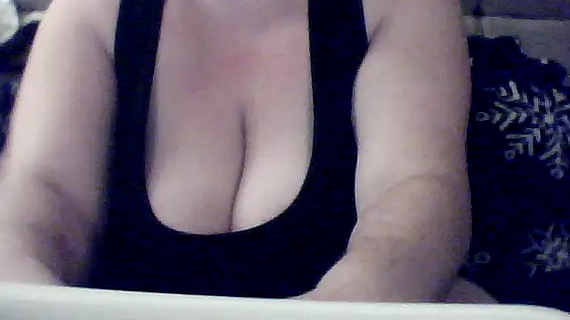 Snapshot of Valendra_ chatting on October 9, 2025, 4:35 am Valendra  online show from October 9, 2025, 4:35 am