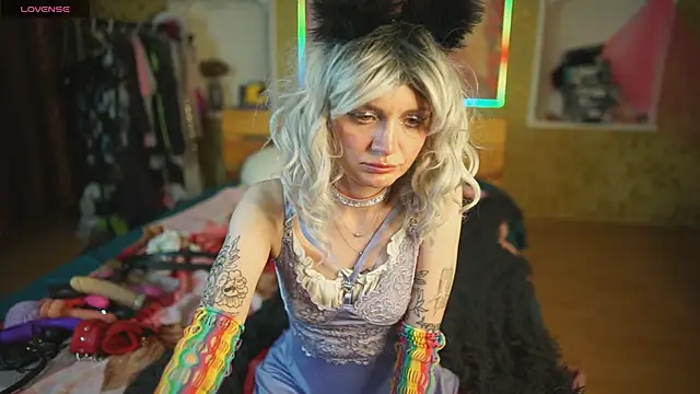 Dia Angel online show from May 12, 2026, 7:42 pm
