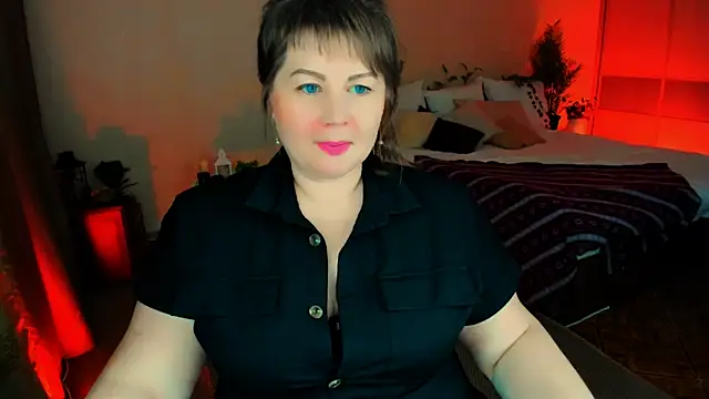 CrystaalStaar online show from February 9, 2026, 8:18 pm