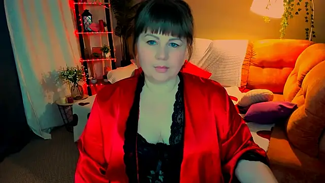 CrystaalStaar online show from April 13, 2026, 7:40 pm