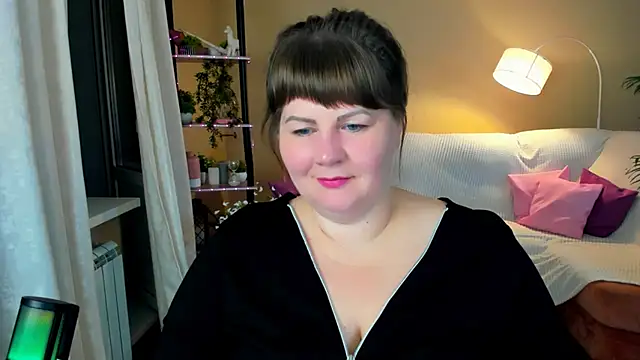 CrystaalStaar online show from September 30, 2025, 7:53 pm