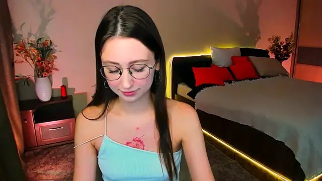 Snapshot of YourLovellyStory chatting on November 4, 2025, 4:33 pm YourLovellyStory online show from November 4, 2025, 4:33 pm