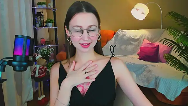 Snapshot of YourLovellyStory chatting on November 23, 2025, 4:28 pm YourLovellyStory online show from November 23, 2025, 4:28 pm