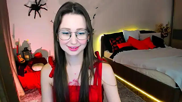 Snapshot of YourLovellyStory chatting on November 3, 2025, 11:25 am YourLovellyStory online show from November 3, 2025, 11:25 am