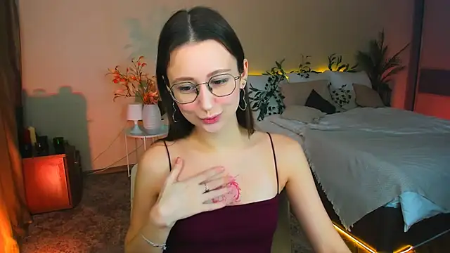 Snapshot of YourLovellyStory chatting on November 20, 2025, 9:21 am YourLovellyStory online show from November 20, 2025, 9:21 am