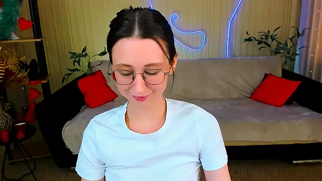YourLovellyStory online show from July 4, 2026, 12:21 pm