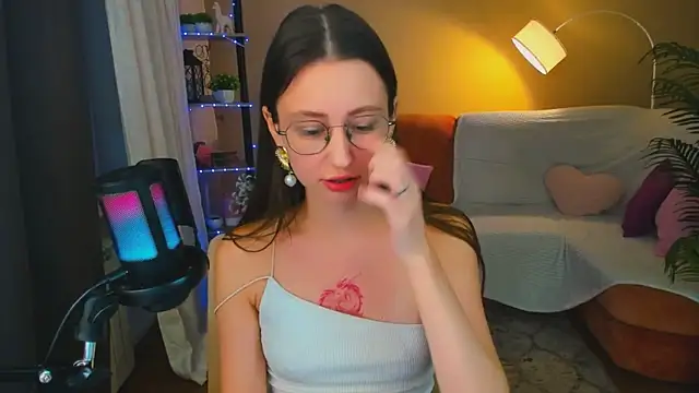 Snapshot of YourLovellyStory chatting on November 14, 2025, 11:47 am YourLovellyStory online show from November 14, 2025, 11:47 am