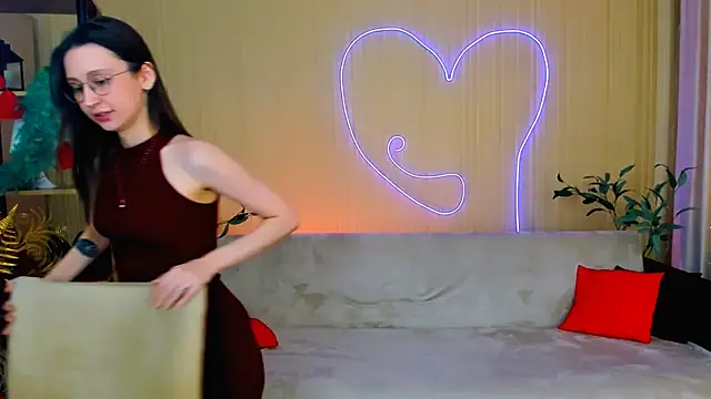 YourLovellyStory online show from June 27, 2026, 12:33 pm