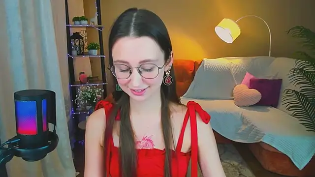 Snapshot of YourLovellyStory chatting on November 16, 2025, 4:23 pm YourLovellyStory online show from November 16, 2025, 4:23 pm