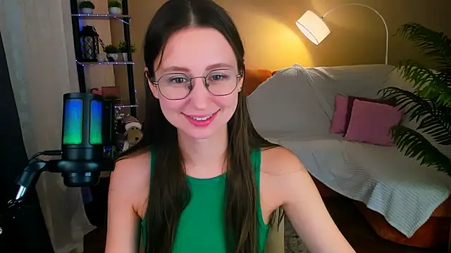 YourLovellyStory online show from December 1, 2025, 4:30 pm