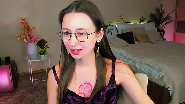 YourLovellyStory online show from December 5, 2025, 11:31 am