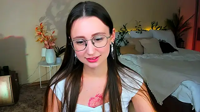 Snapshot of YourLovellyStory chatting on November 18, 2025, 5:38 pm YourLovellyStory online show from November 18, 2025, 5:38 pm