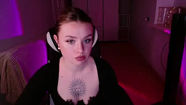 AngelicaHollywood online show from February 25, 2026, 9:47 pm