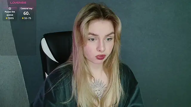 AngelicaHollywood online show from October 25, 2025, 6:52 pm