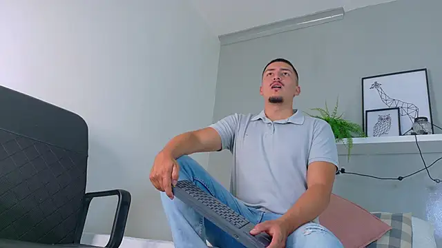 MrFox   online show from October 28, 2025, 7:24 pm