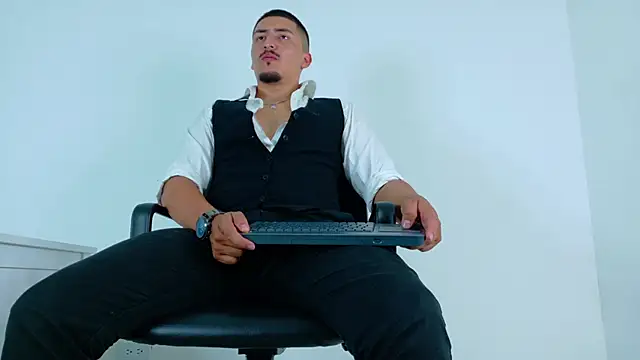 MrFox   online show from October 23, 2025, 7:23 pm