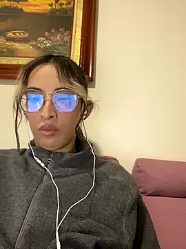 Emilia Bons online show from September 19, 2025, 2:04 am