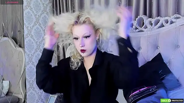 Snapshot of CarolLamb chatting on November 22, 2025, 6:07 pm CarolLamb online show from November 22, 2025, 6:07 pm