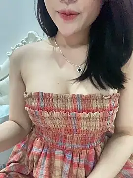 Beiiu 18 online show from November 25, 2025, 12:38 pm