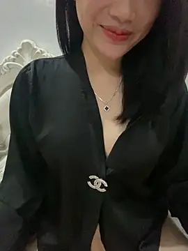 Beiiu 18 online show from November 22, 2025, 12:10 am