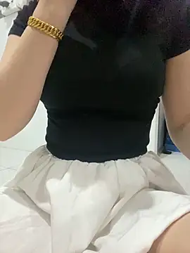 Beiiu 18 online show from October 11, 2025, 8:43 pm