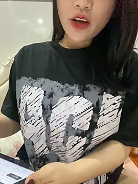 Beiiu 18 online show from November 26, 2025, 7:47 pm