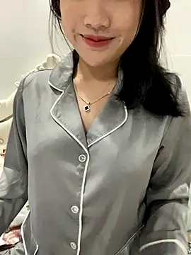 Beiiu 18 online show from October 4, 2025, 8:32 pm