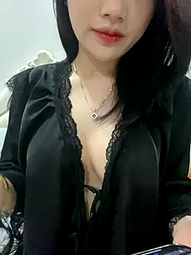 Beiiu 18 online show from November 8, 2025, 9:40 pm