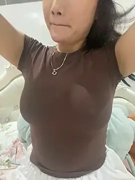 Beiiu 18 online show from November 26, 2025, 4:56 am