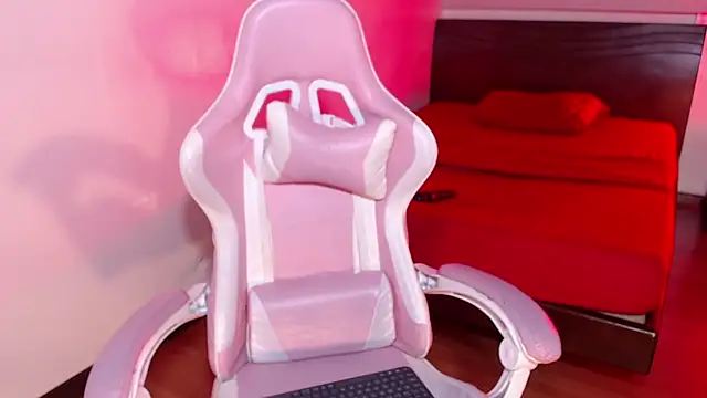 Lia Arellano online show from February 15, 2026, 7:13 pm