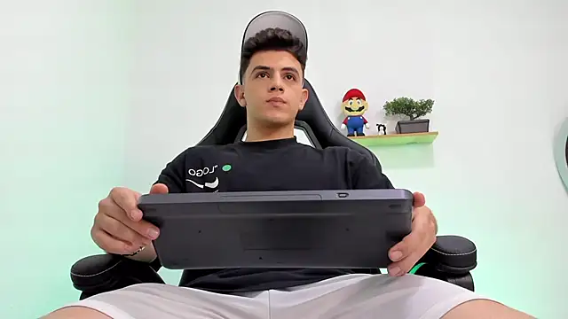 Mikecooper online show from February 5, 2026, 3:02 am