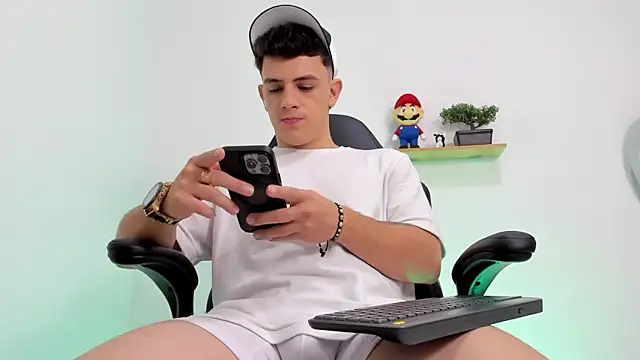 Mikecooper online show from October 23, 2025, 1:37 am